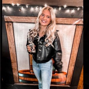 Meet your Posher, Leeah